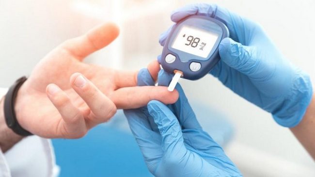 Qanda şəkərin yüksəldiyini göstərən əlamətlər hansılardır?