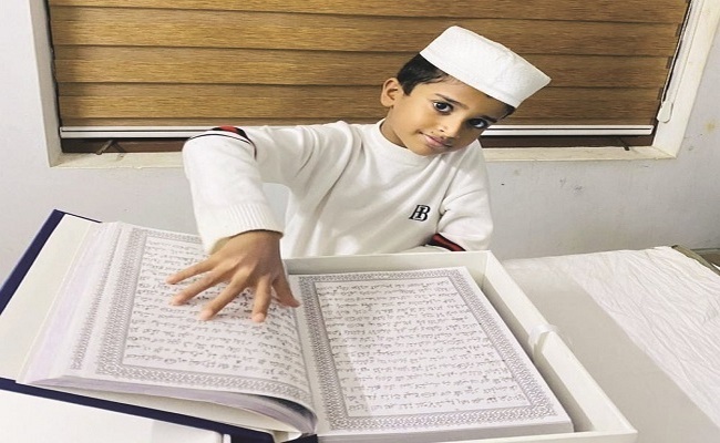 9 yaşlı hindistanlı uşaq Qurani-Kərimi yazıb