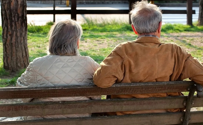 Niyə qadınlar kişilərdən daha uzun yaşayır?