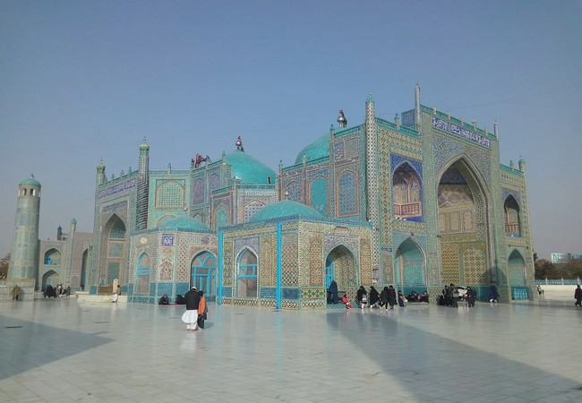 Məzari-şərifdəki məqbərə kimə aiddir?