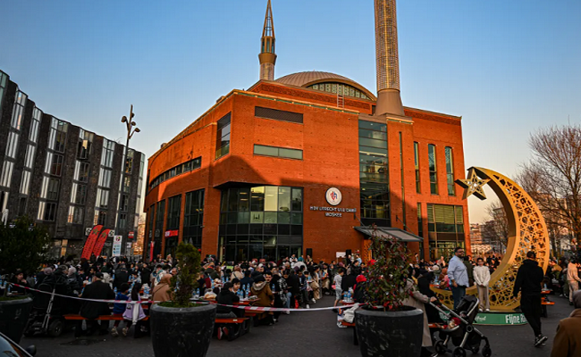 Hollandiyada bələdiyyələr müsəlmanların məxfilik hüququnu pozduqları üçün cərimələndi