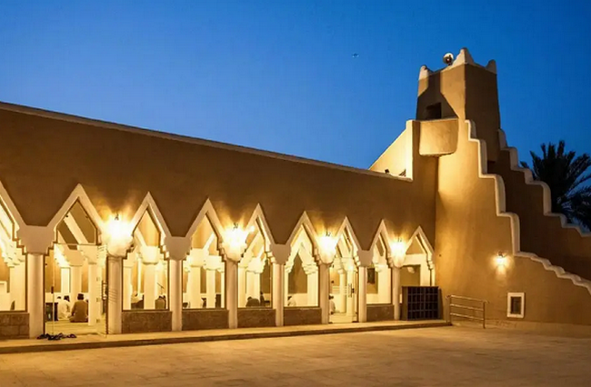 Ər-Riyaddakı Əl Qibli məscidi və onun təbiiliyi