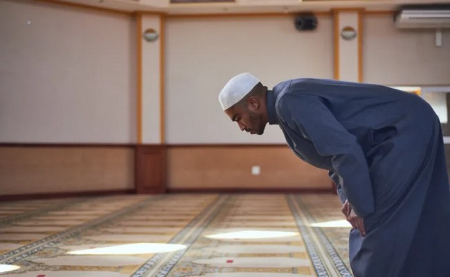 “Səmiallahu limən həmidəh” zikrinin mənası nədir və nə zaman deyilir?