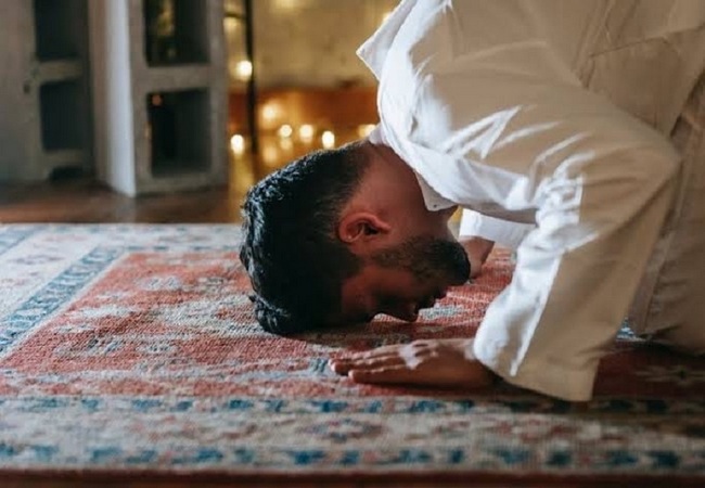 Namaz: Allaha ibadət, yoxsa…?