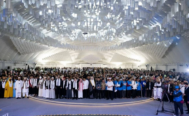 İndoneziyada görmə məhdudiyyətli iştirakçılar üçün keçirilən yarışlarda 300 Quran Brayl nüsxəsi paylandı